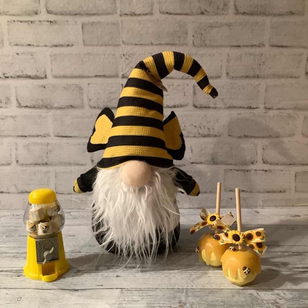 Rabbit Hill Farm Bee Gnome Only